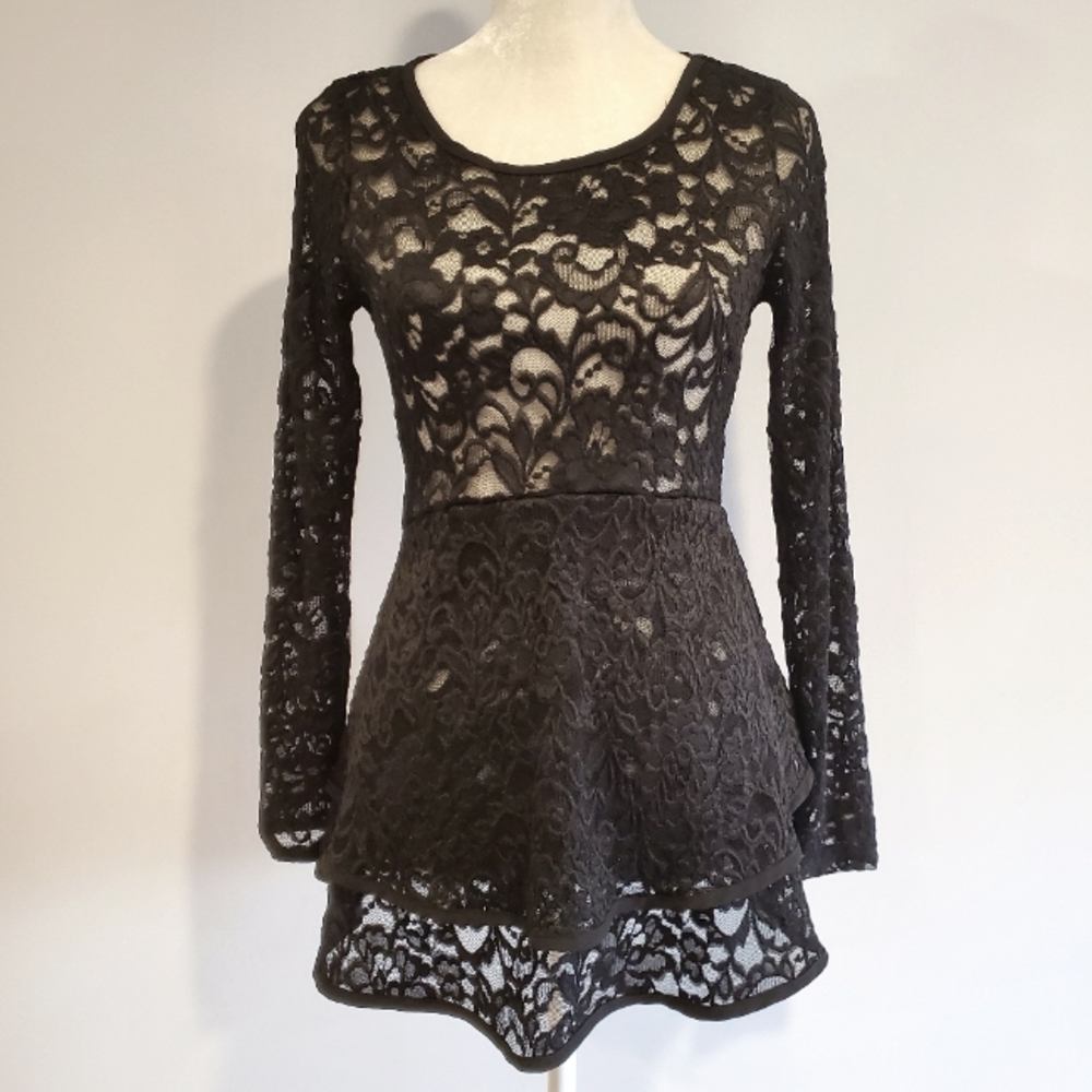 A Pea in the Pod Lace Layered Top Maternity Size S